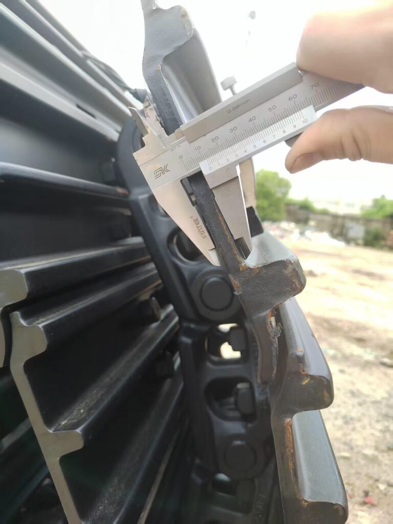 SANY Track Chain Assembly spare parts photo 8