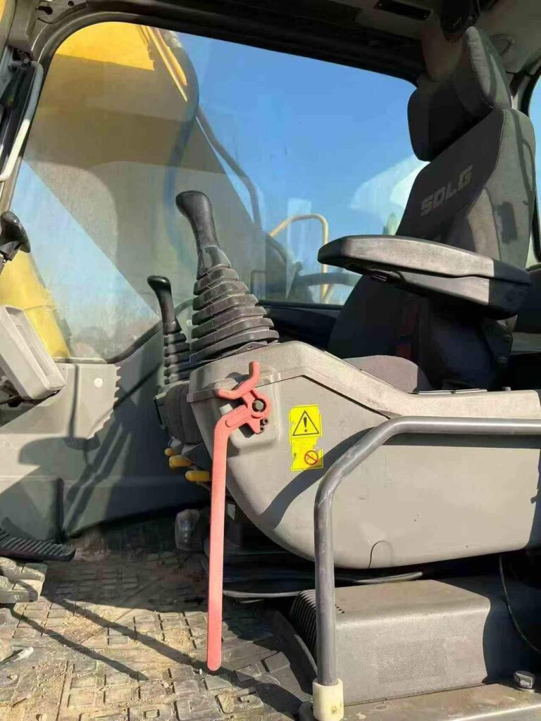 SDLG E205 used excavator photo 9
