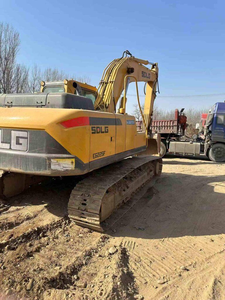SDLG E225 used excavator photo 2