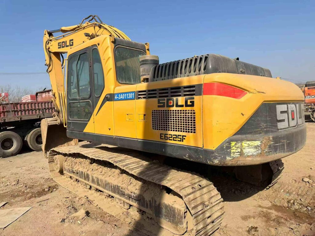 SDLG E225 used excavator photo 4