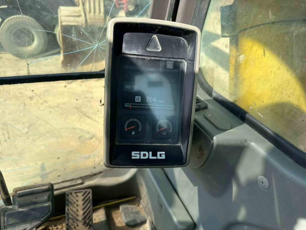 SDLG E225 used excavator photo 5