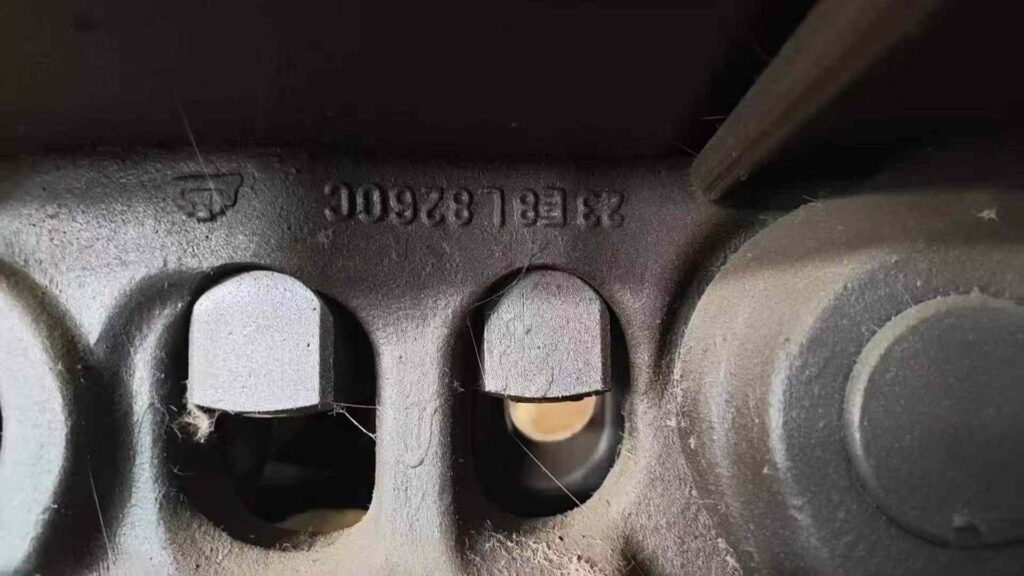 SHANTUI 700, SHANTUI 850, SHANTUI 900, SHANTUI 950 Track Chain Assembly spare parts photo 1
