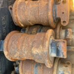 VOLVO 460, DOOSAN 520, HITACHI 470, HITACHI 490 Track Roller spare parts photo 1