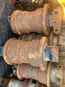 VOLVO 460, DOOSAN 520, HITACHI 470, HITACHI 490 Track Roller spare parts photo 1