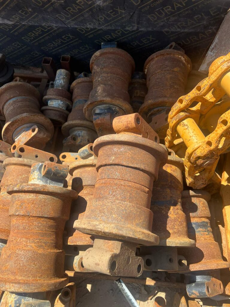 VOLVO 460, DOOSAN 520, HITACHI 470, HITACHI 490 Track Roller spare parts photo 3