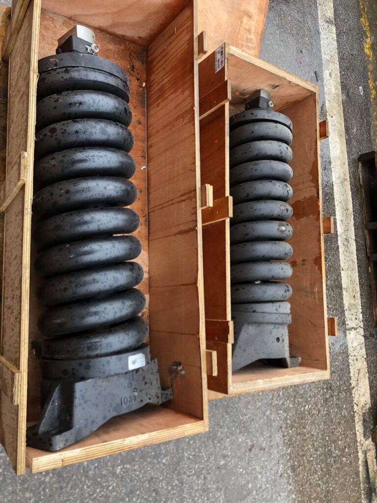 VOLVO 460, VOLVO 360, VOLVO 380 Idler and Recoil Spring Assembly spare parts photo 1