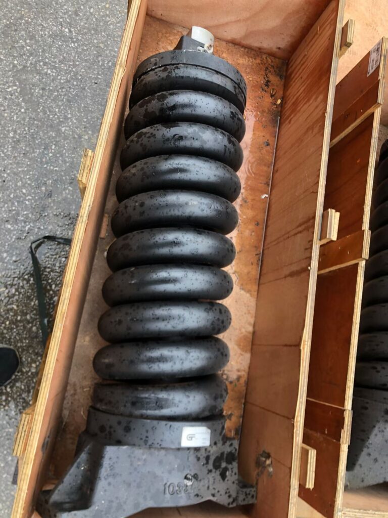 VOLVO 460, VOLVO 360, VOLVO 380 Idler and Recoil Spring Assembly spare parts photo 4
