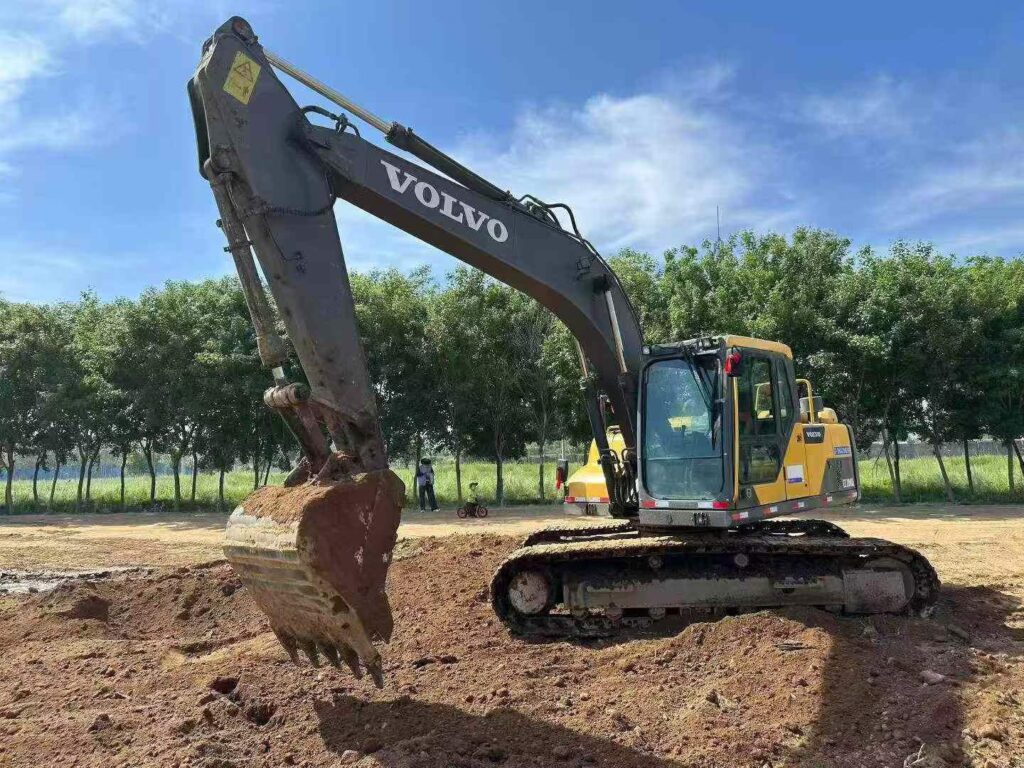 VOLVO EC170DL used excavator photo 3