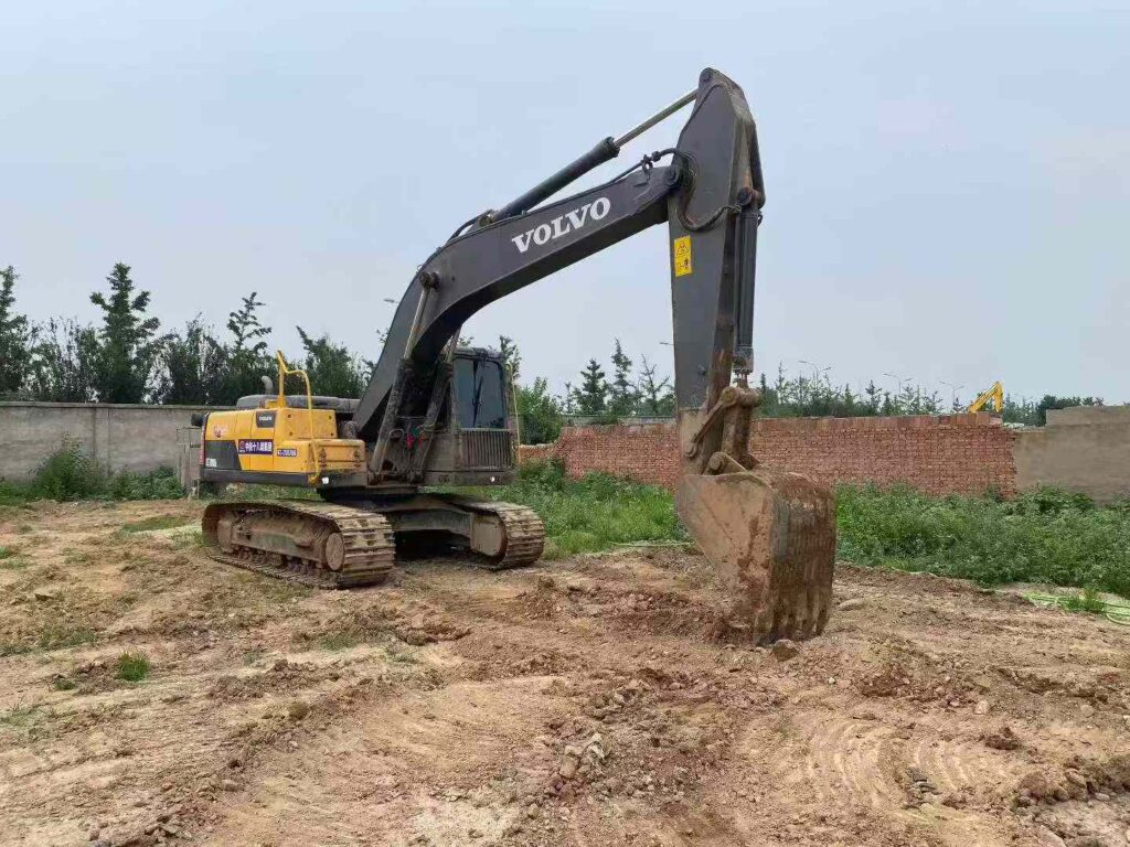 VOLVO EC200DL used excavator photo 3