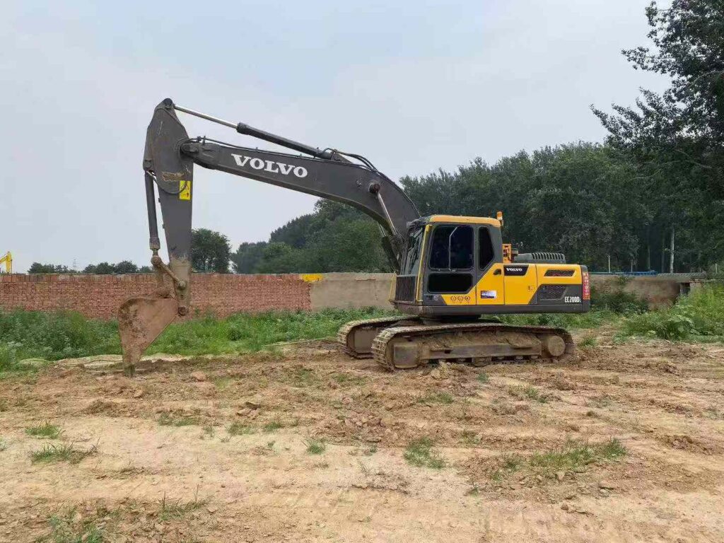 VOLVO EC200DL used excavator photo 4