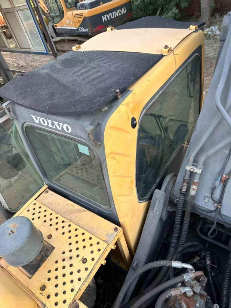 VOLVO EC290 used excavator photo 2