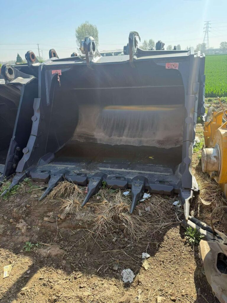 XCMG 600 Excavator Bucket spare parts photo 1