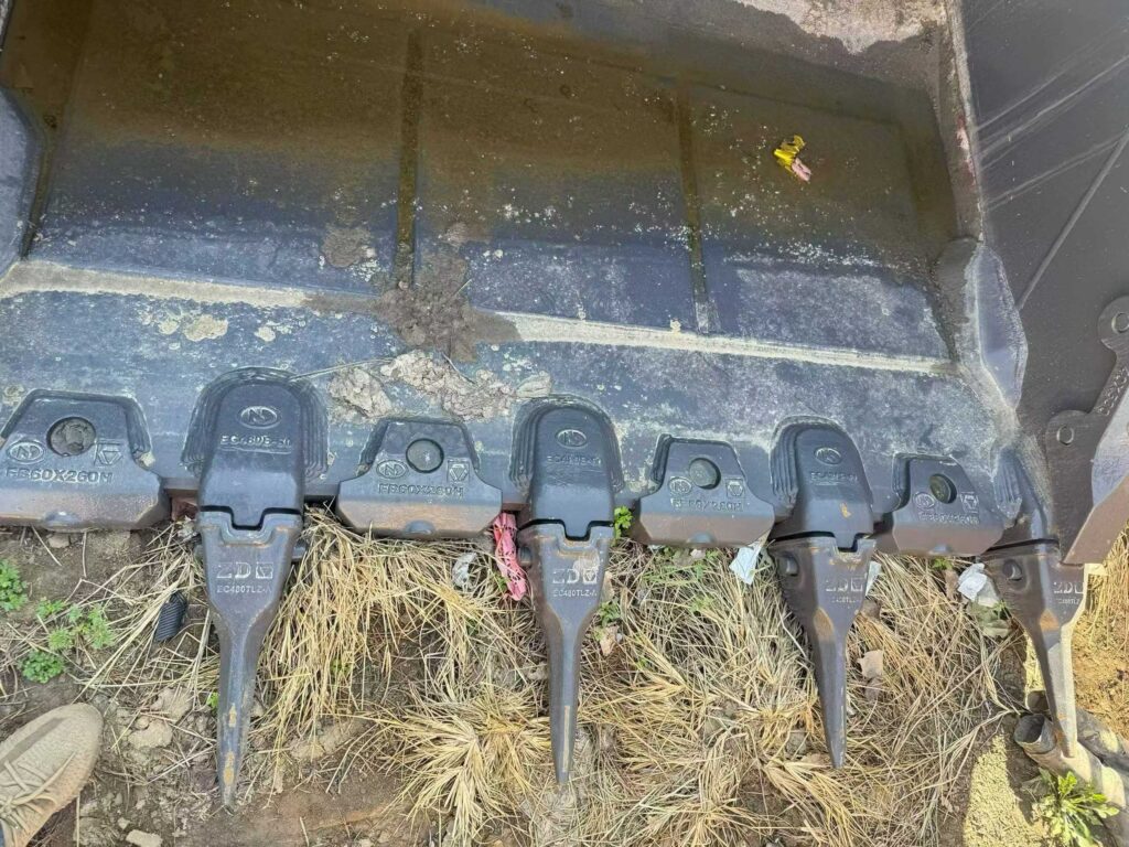 XCMG 600 Excavator Bucket spare parts photo 2