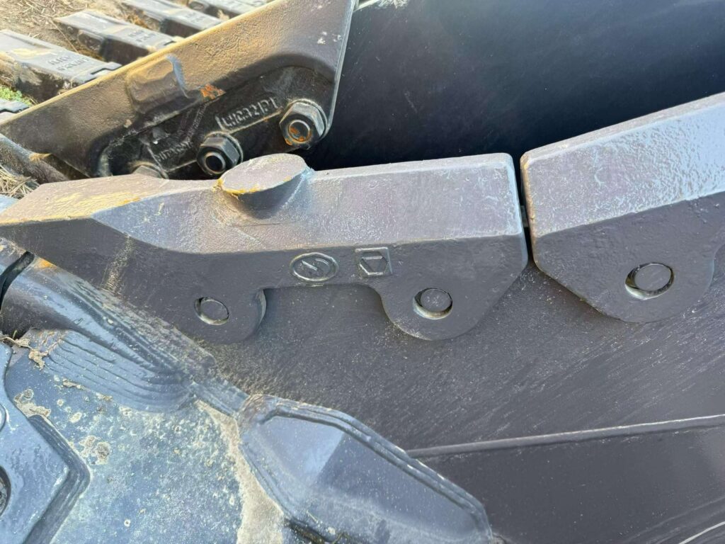 XCMG 600 Excavator Bucket spare parts photo 3