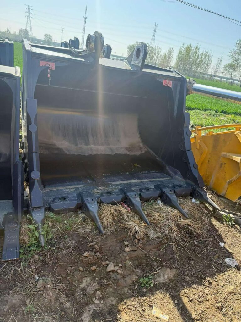 XCMG 600 Excavator Bucket spare parts photo 4