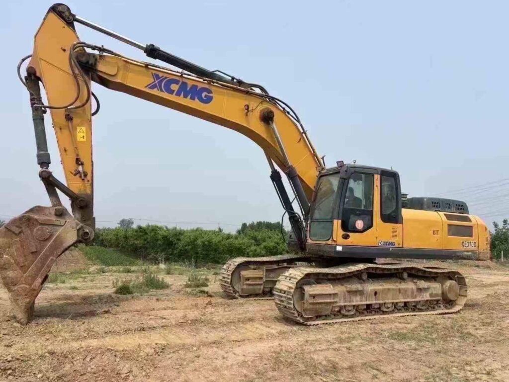 XCMG XE370 used excavator photo 1