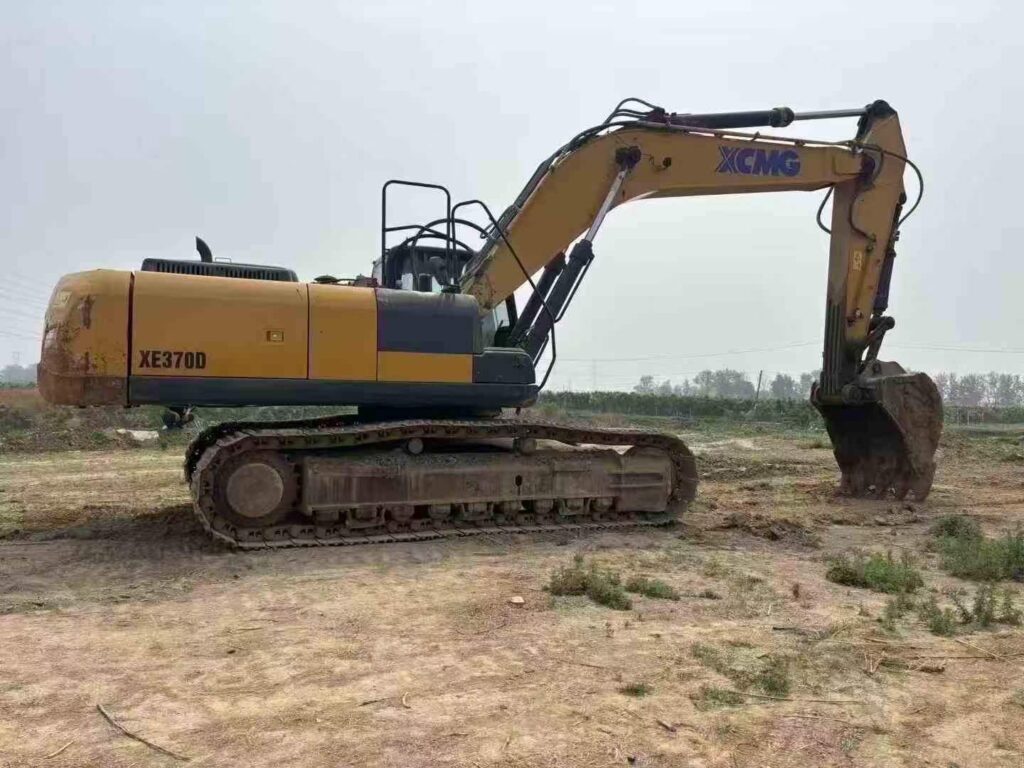 XCMG XE370 used excavator photo 2