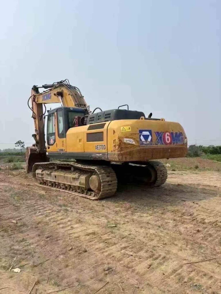XCMG XE370 used excavator photo 3