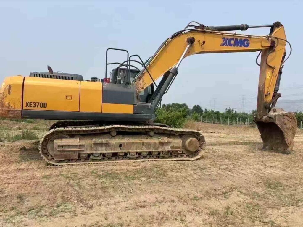 XCMG XE370 used excavator photo 4