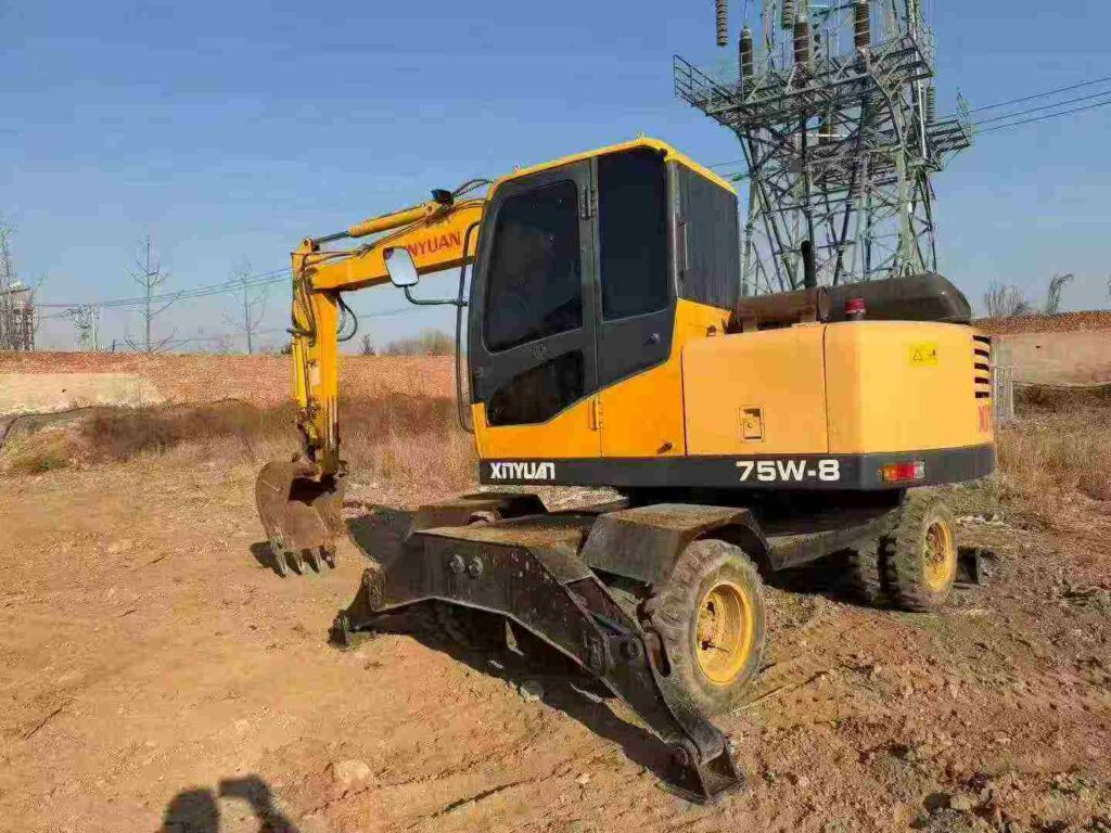 XINYUAN 75W-8 used excavator photo 2