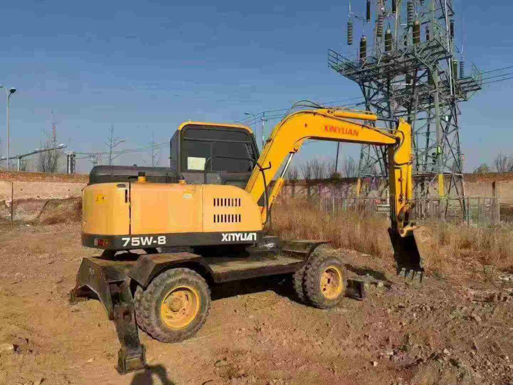 XINYUAN 75W-8 used excavator photo 3
