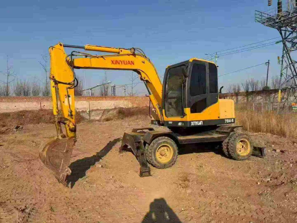 XINYUAN 75W-8 used excavator photo 4