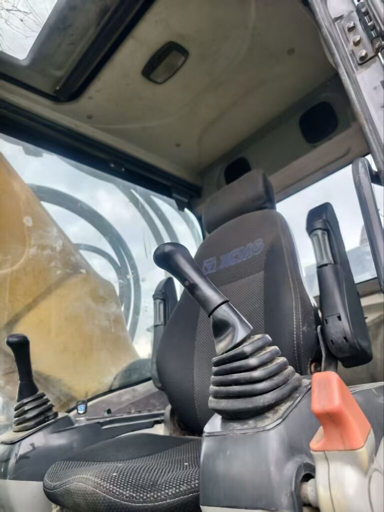 XCMG XE490DK 470-Class Used Crawler Excavator for Sale