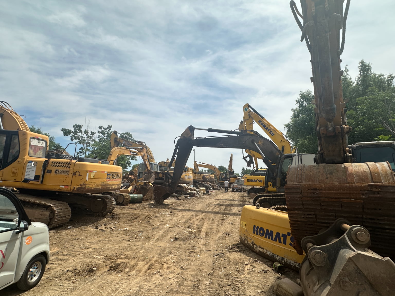 Used excavators at the PRIMA yard in Baoding