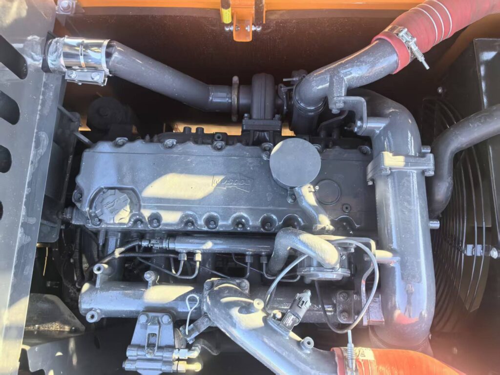 Engine compartment of the refurbished Doosan DX210W